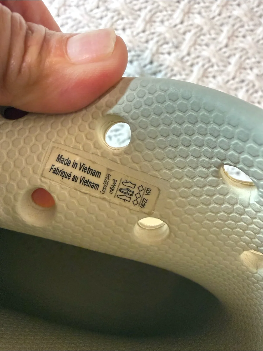 CROCS unisex women’s 8 Men’s 6 Cream Lightweight Waterproof Slip-On Rain Boots
